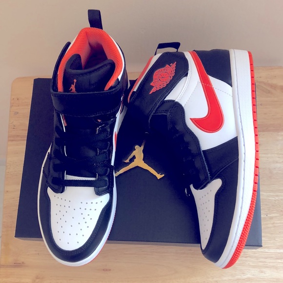 🖤🧡NIKE AIR JORDAN 1 HI FLYEASE SNEAKERS🧡🖤 - Picture 5 of 12